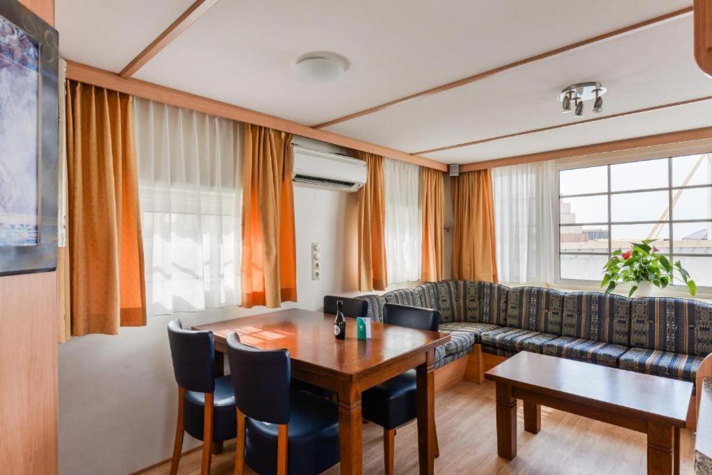 Chalet For 2 At The Beach Зандворт Екстер'єр фото