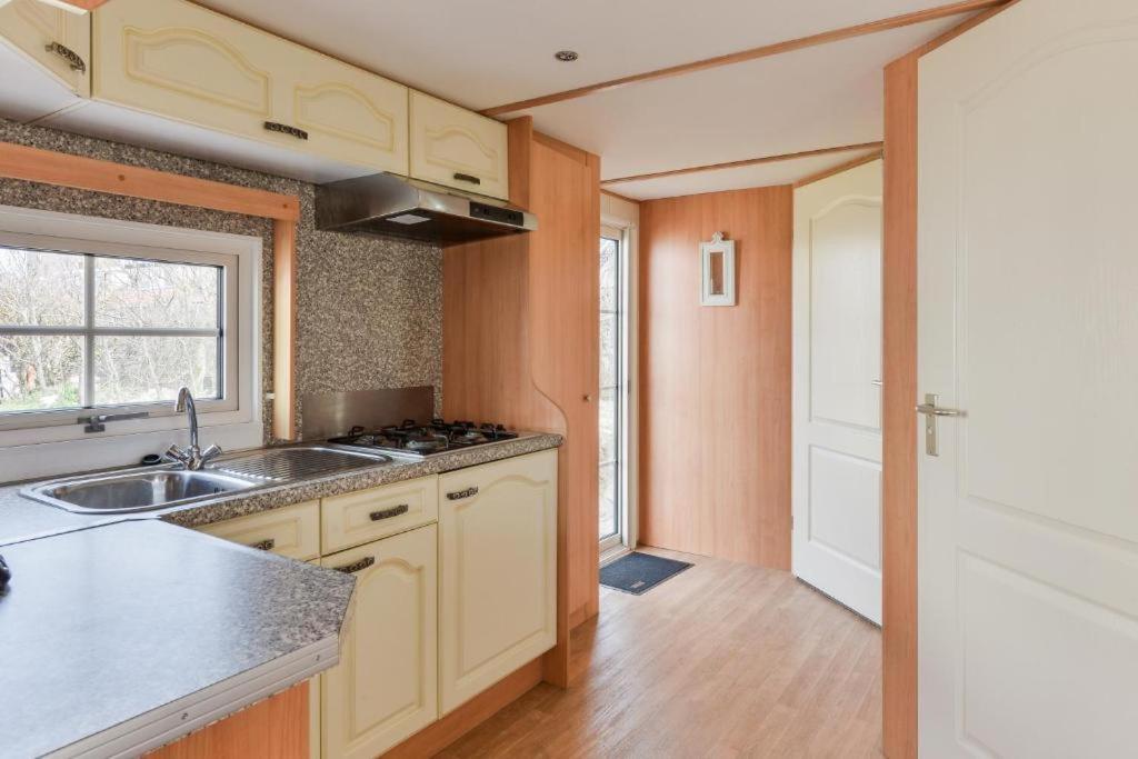 Chalet For 2 At The Beach Зандворт Екстер'єр фото